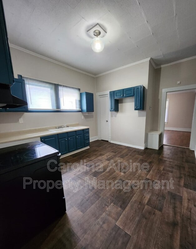 Photo - 1028 S Main St House