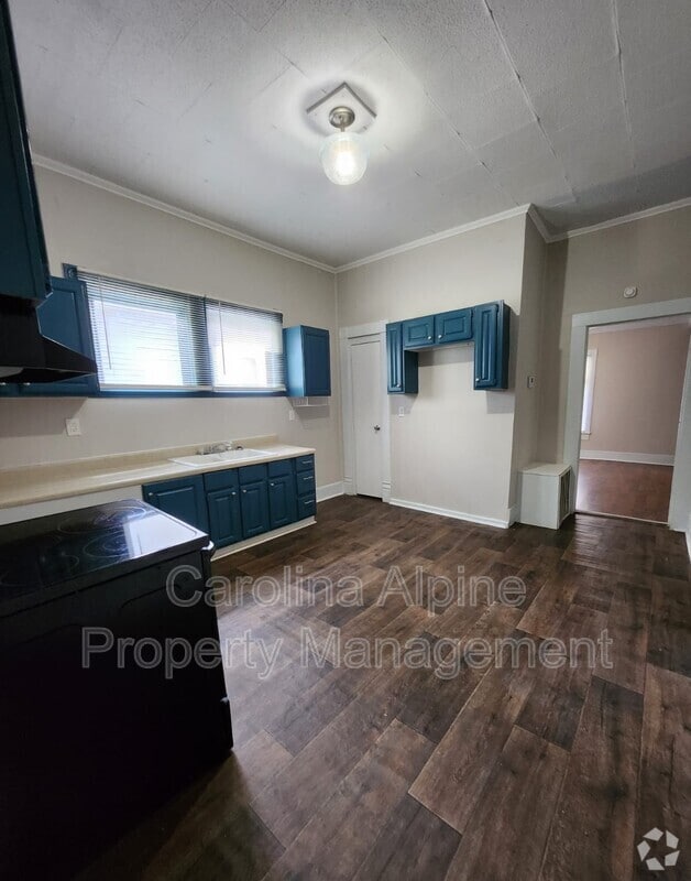 Building Photo - 1028 S Main St Rental