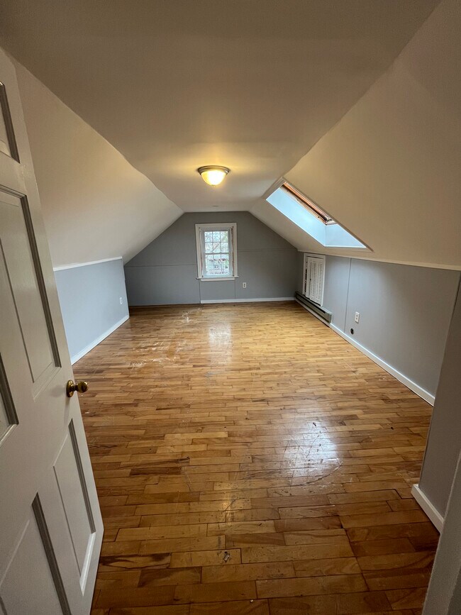 70 Brentwood St Unidad -