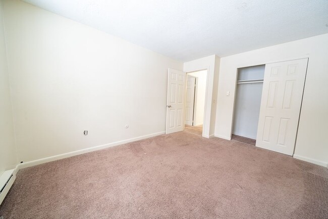 Building Photo - 1 Charleston Ave Unit #7,  5