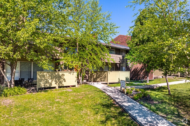 Photo - Villa Park Apartments