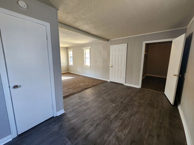 Photo - 1402 S McAuley Dr