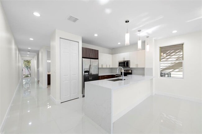 Photo - 1432 SW 4th Ave