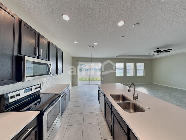 Photo - 1813 Henley St