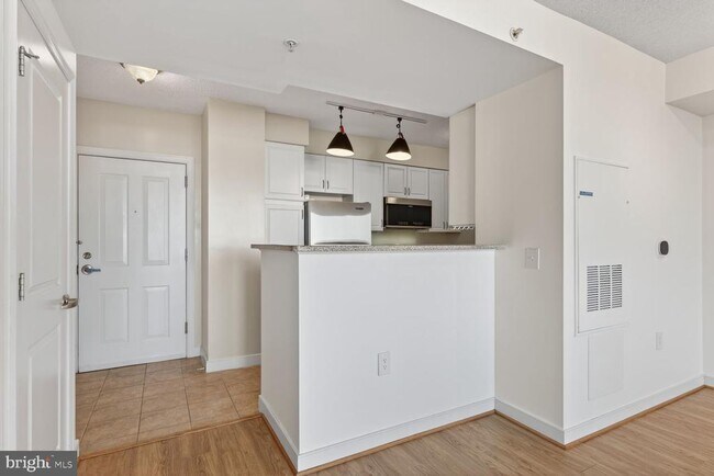 Photo - 555 Massachusetts Ave NW Unidad 1317