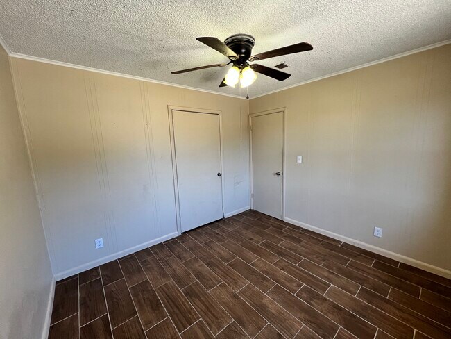 Photo - 121 Lodestone Rd Unit 1