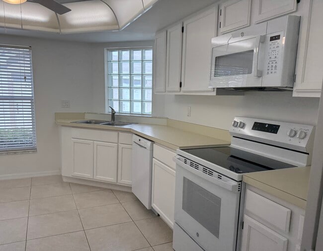 Building Photo - 9836 Luna Cir Unit #102 Rental