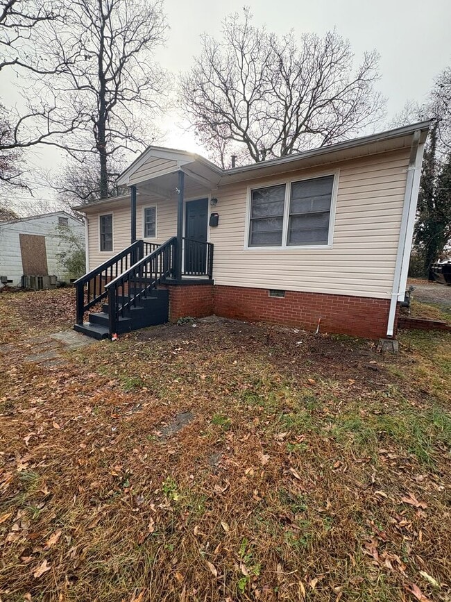 Building Photo - Renovated 3bed/1bath in Greensboro!