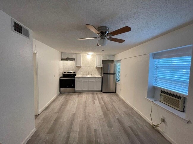 Photo - 1 bed downstairs unit with courtyard, laundry access,brand new appliances, paint and flooring, in...