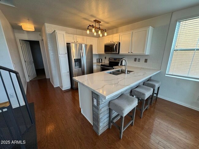 Photo - 104 W Laurel Ct