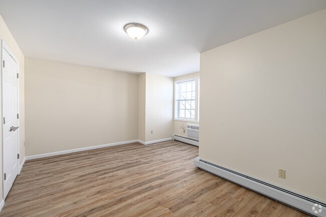 3BR, 2BA - 1,200SF - Bedroom