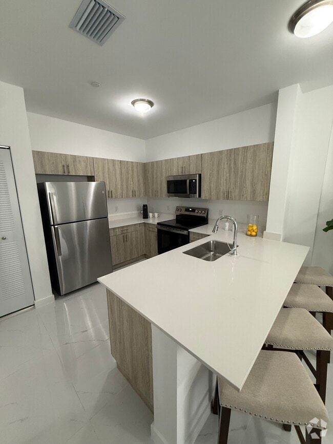 Building Photo - 810 SW 71st Ave Unit B21 Rental