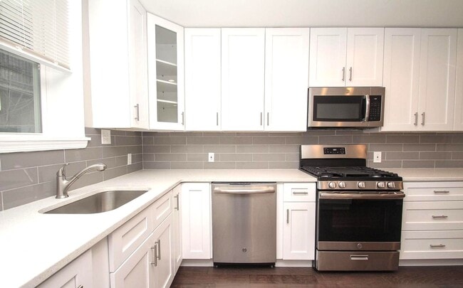 Building Photo - Open Concept Point Breeze 3bd/3bth