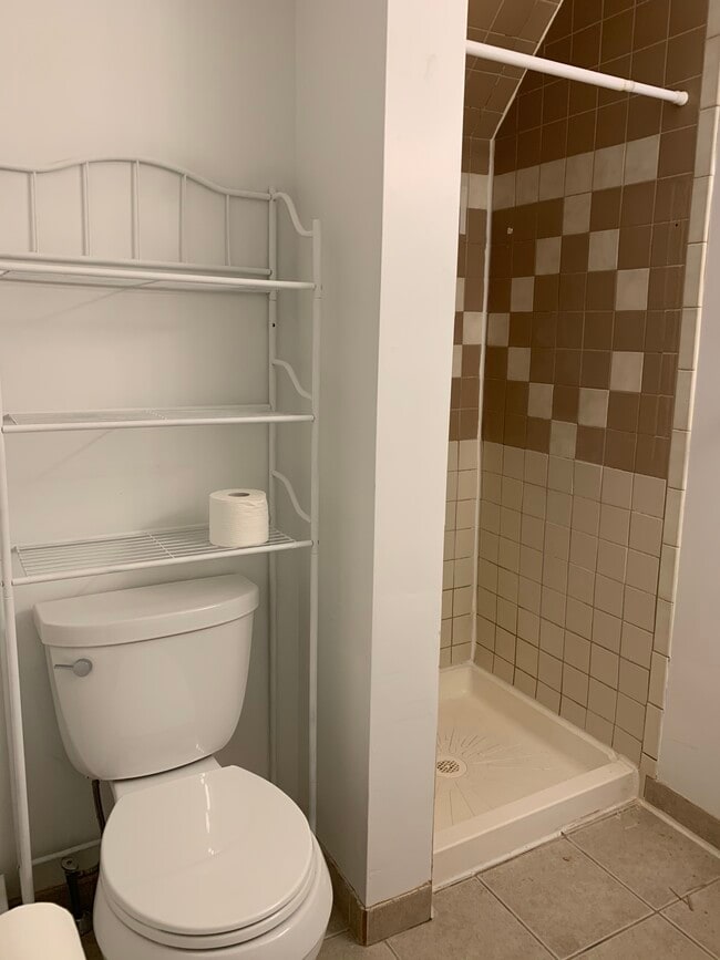 Photo - 325 Adrain St Unidad 1