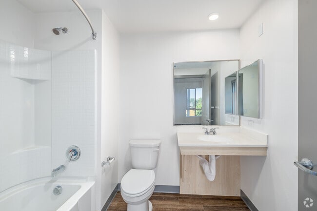 3BR, 2BA - 1,051SF - Bathroom