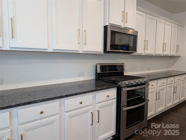 Photo - 5906 Fenway Dr House