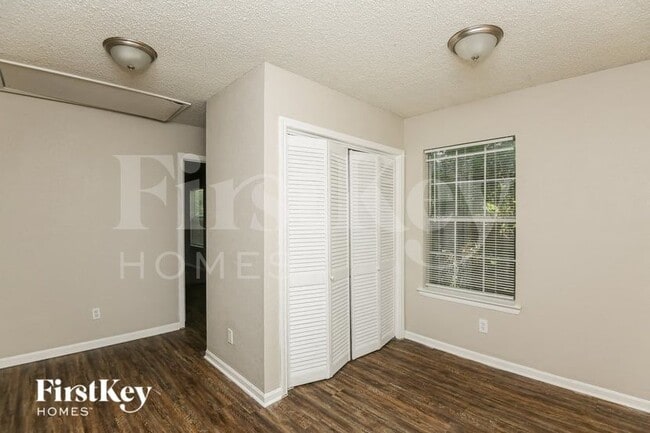 Photo - 841 Hackamore St