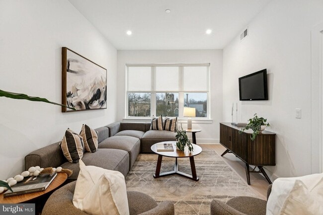 Building Photo - 30 W Allens Ln Unit 208