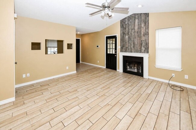 Photo - 2213 Dickens Dr