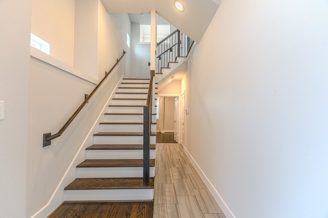 Photo - 5811 Petty St