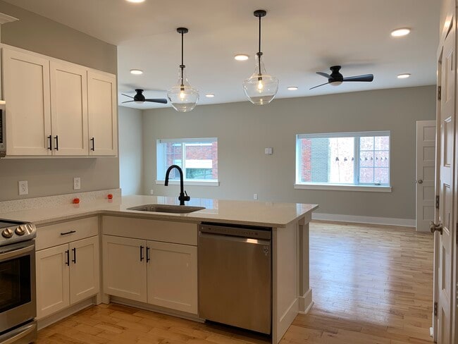 Building Photo - 174 Moore St Unit 202 Rental
