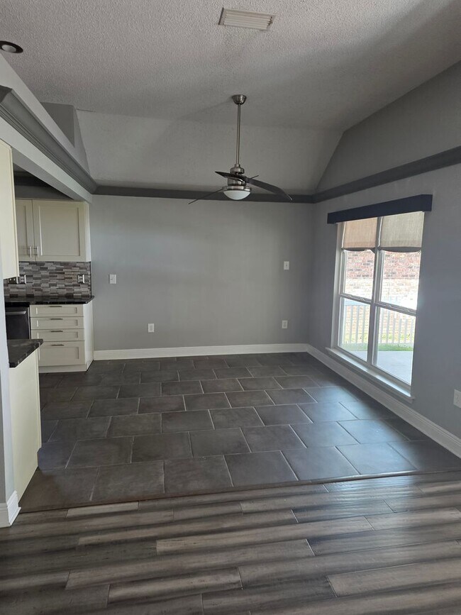 Photo - Water Front Living 3 Bedroom 2 Bath Open floor plan No Carpet