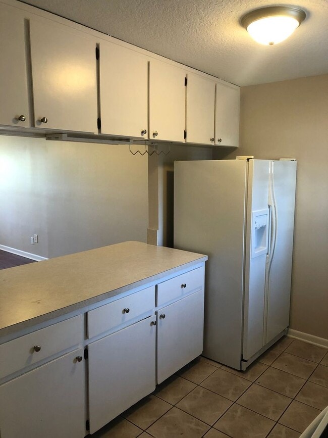 Photo - 2 Bed 1.5 Bath Condo Located in Jacksonville Beach - Fenced in Yard!