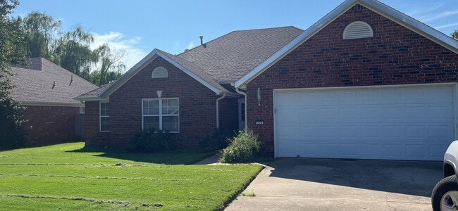 Building Photo - Great location!  4 Bedroom 2 bath Rental