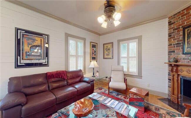 Photo - 804 Howe St