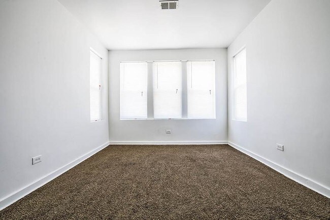 Photo - 7055 S St Lawrence Ave