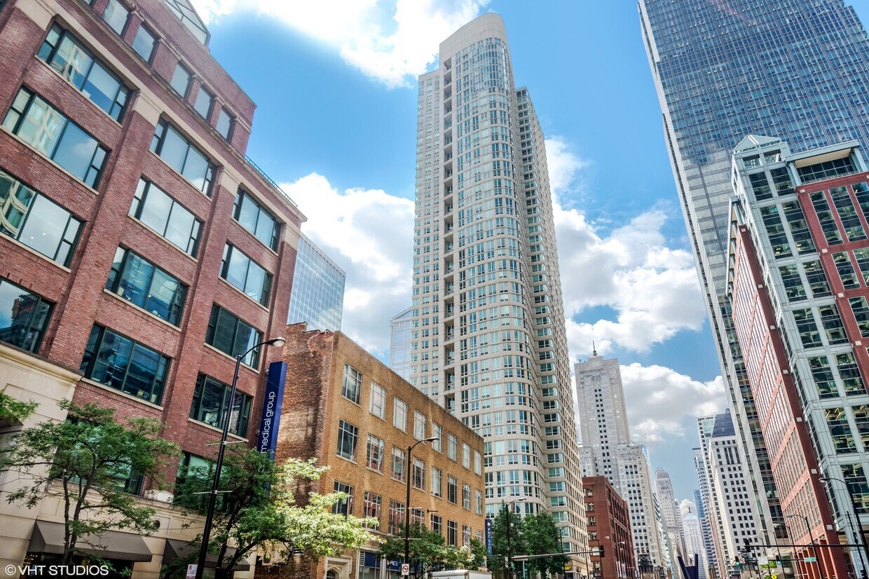Photo - 345 N La Salle Dr (Chicago, IL)