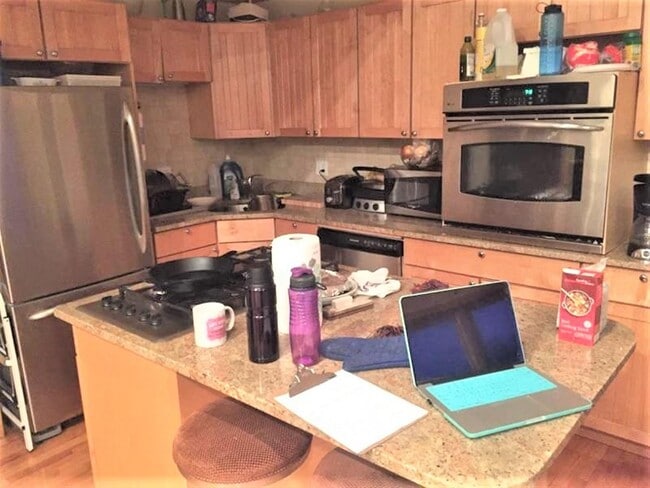 Building Photo - 167 Pearl St Unit 3