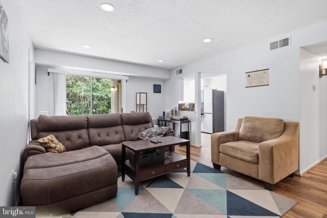Building Photo - 7739 Inversham Dr Unit 185