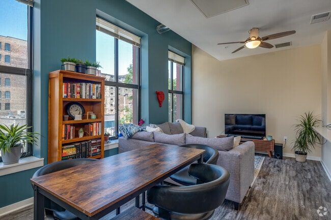 3 BR, 2 BA