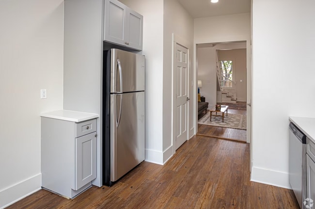 Photo - Uptown Renovated 1/1.5 apartment with Private Backyard Unit 1224