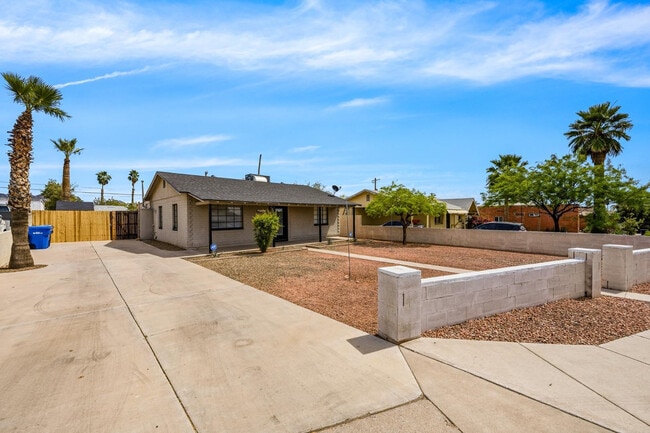 Building Photo - 9427 N 1st Ave