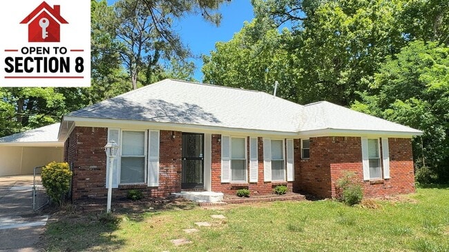 Building Photo - Beautifully Updated 4 bedroom 2 bath home - Open to Section 8