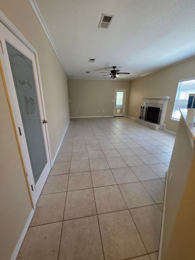 Photo - MOVE IN SPECIAL - 2 WEEKS FREE RENT - 3BR ...