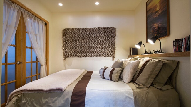 Photo - 1484 Willow Loop