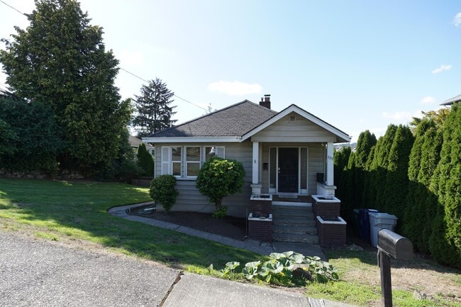 Building Photo - 329 Renton Ave S Rental