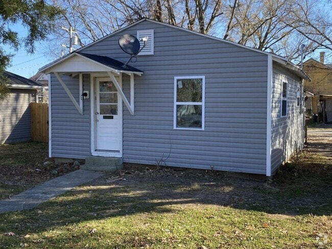 Building Photo - 827 S Sergeant Ave Rental