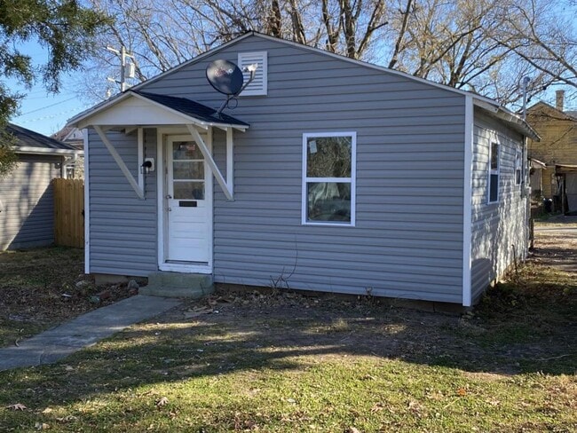 Photo - 827 S Sergeant Ave House