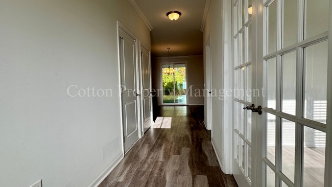 Photo - 473 Esthwaite Dr SE