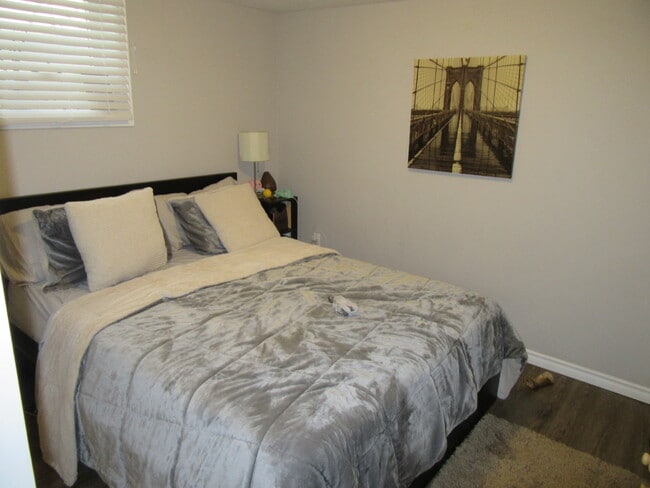 Photo - 21 Dovercliffe Rd Unit B