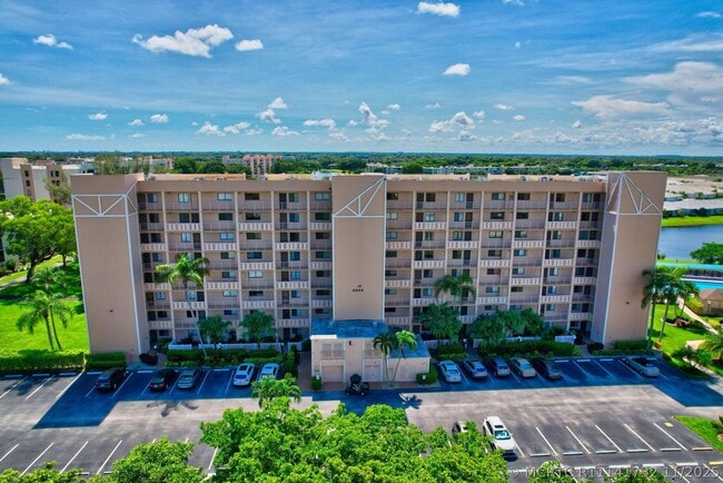 Building Photo - 6866 Huntington Ln Unit 806