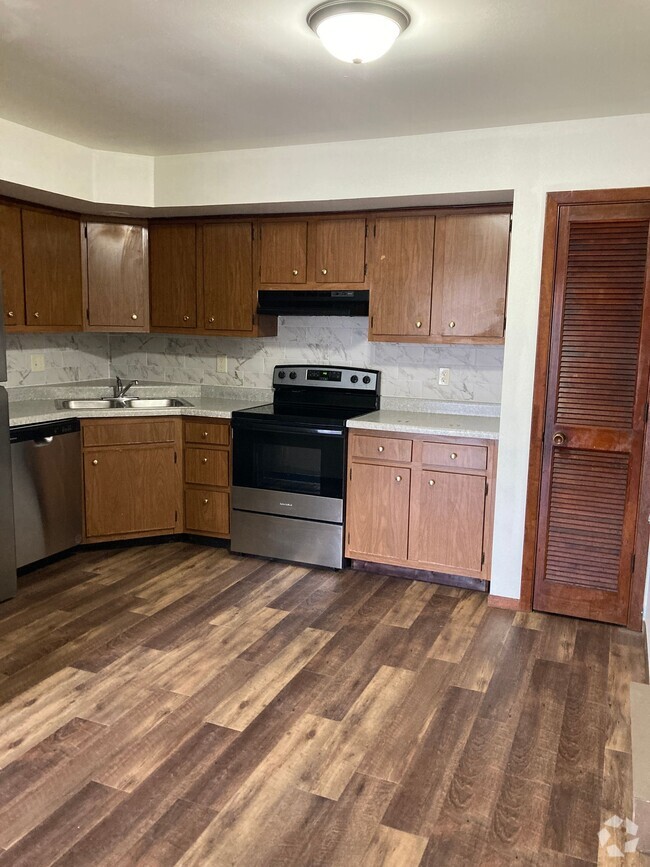 Building Photo - Immaculate Updated 2 Bedroom with 1 Bath Rental