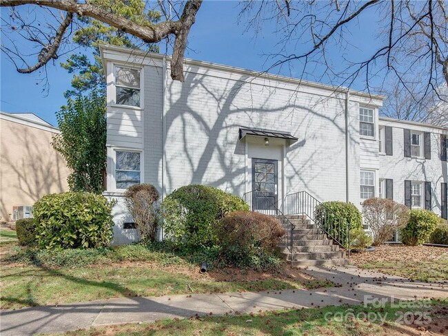Building Photo - 220 Wakefield Dr Unit A Rental
