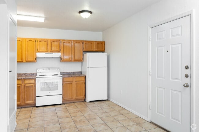1BR, 1BA - 600SF - Kitchen