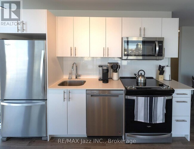 Photo - 80 Bond St E Unit 403