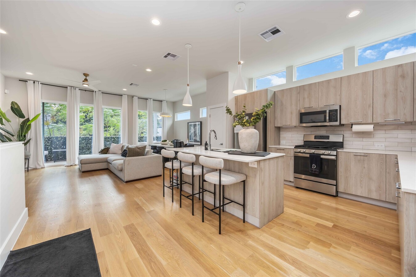 Photo - 5310 Suez St